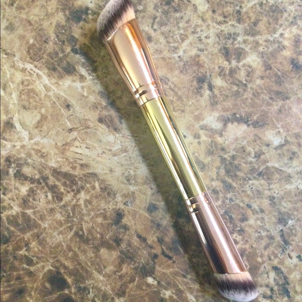 Seint Maskcara Buffy Buff brush